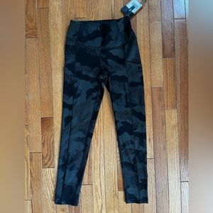 The Northface W Luxe MTVTN Legging size Small NWT